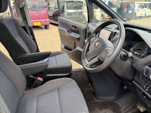 Toyota Voxy 12