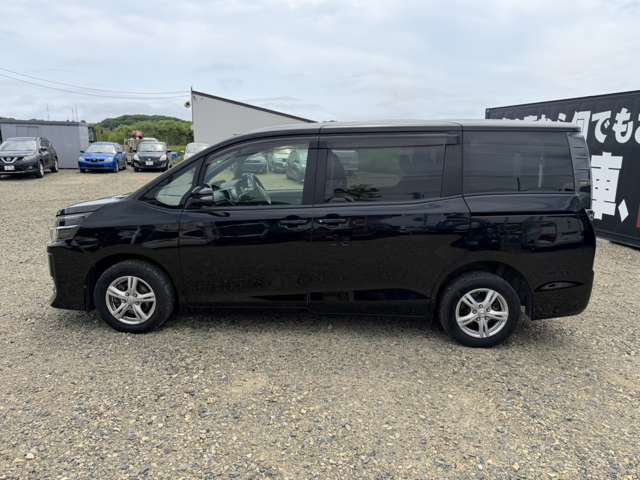 Toyota Voxy 4