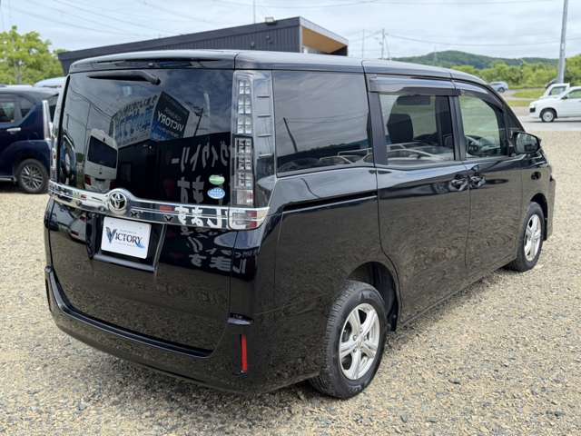 Toyota Voxy 7