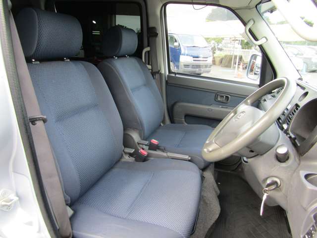 Daihatsu Hijet Cargo 6
