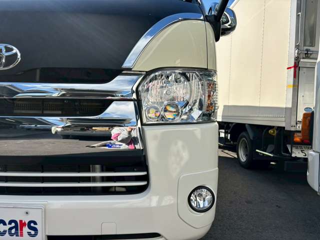 Toyota Hiace Van 11