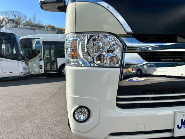 Toyota Hiace Van 12