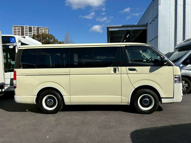 Toyota Hiace Van 4
