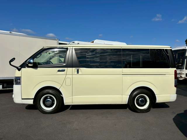 Toyota Hiace Van 5
