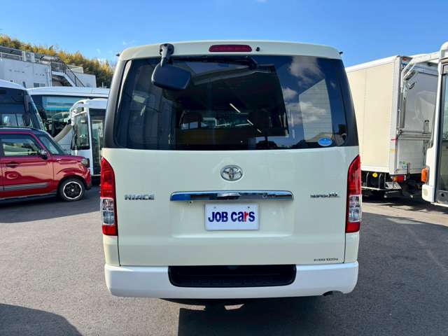 Toyota Hiace Van 7