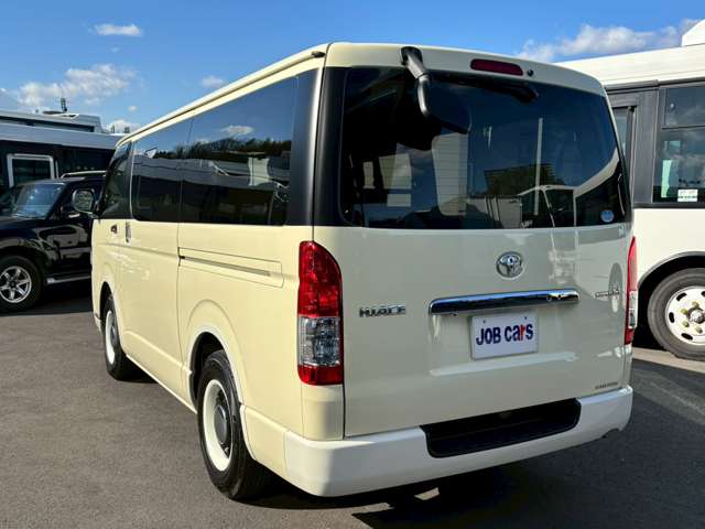 Toyota Hiace Van 8