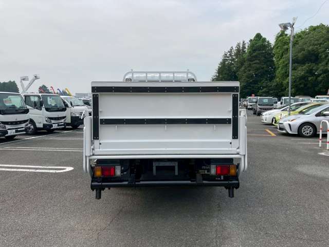 Isuzu Elf 6