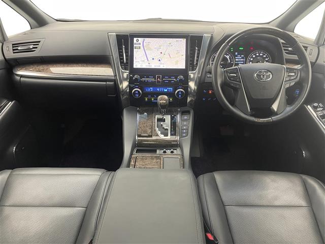 Toyota Alphard 4