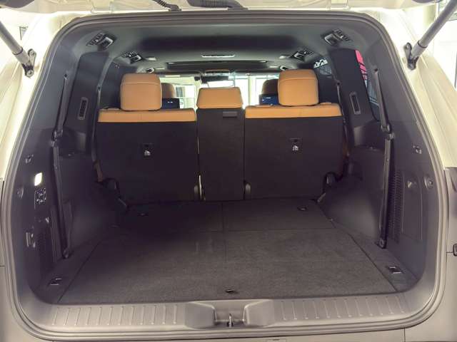 Lexus LX 9
