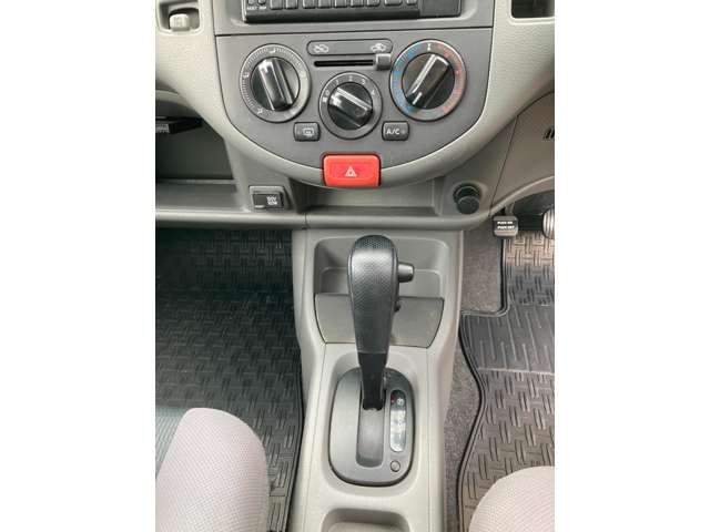 Nissan AD 12