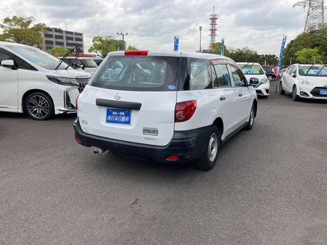 Nissan AD 5
