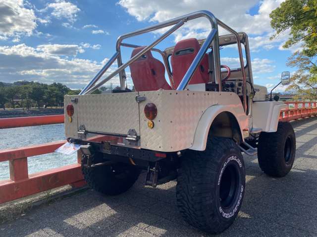 Mitsubishi Jeep 4