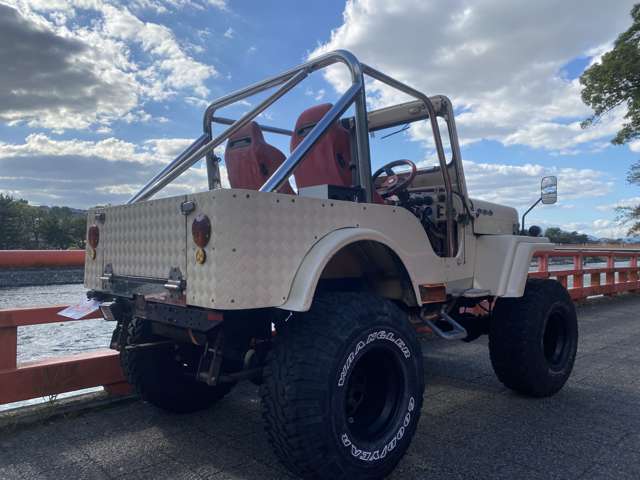 Mitsubishi Jeep 8