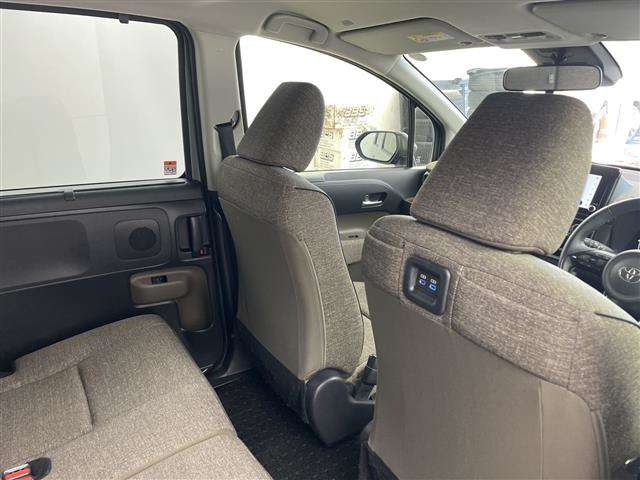 Toyota Sienta 12