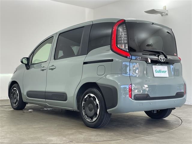 Toyota Sienta 3