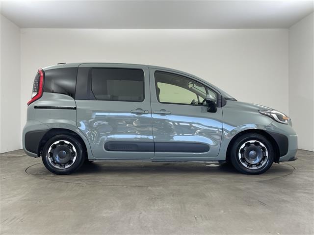 Toyota Sienta 8