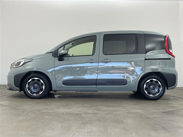 Toyota Sienta 9