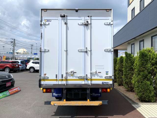 Isuzu Elf 8