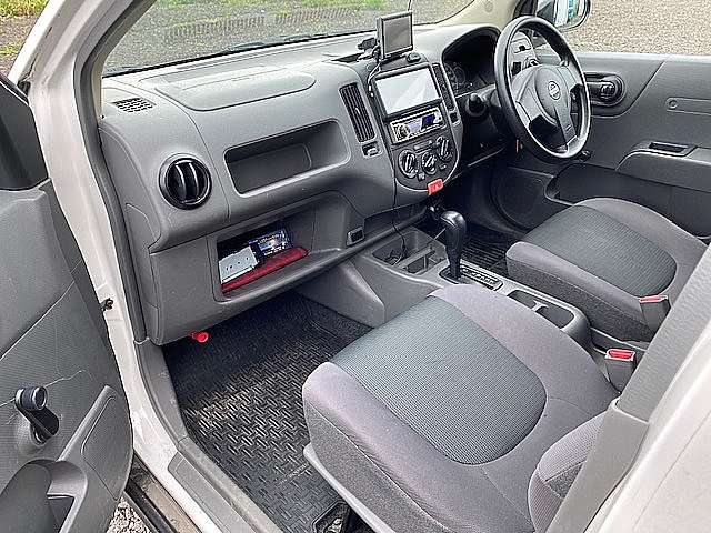 Nissan AD 11
