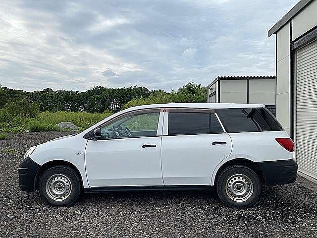 Nissan AD 5