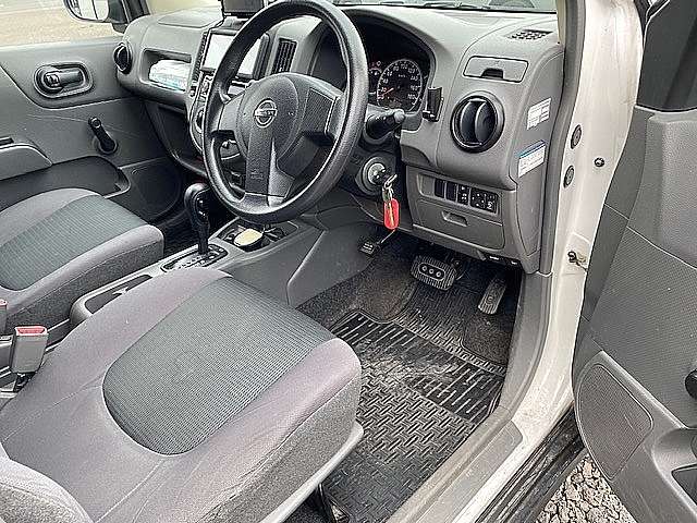 Nissan AD 8