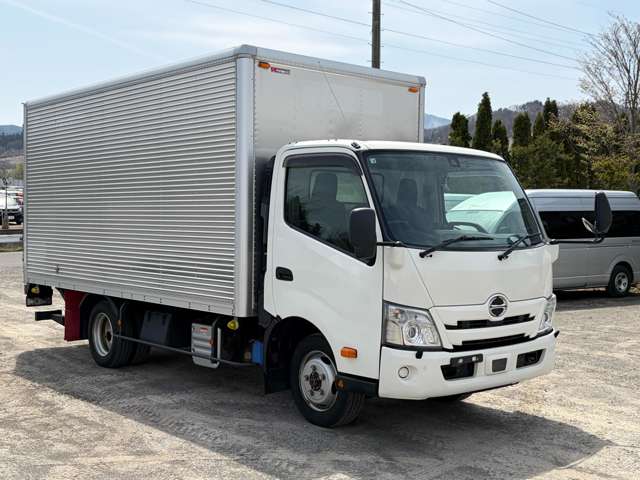 Hino Dutro 3