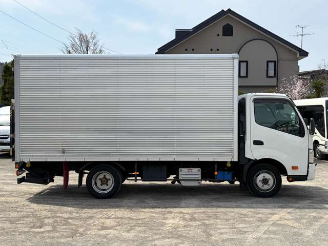 Hino Dutro 4