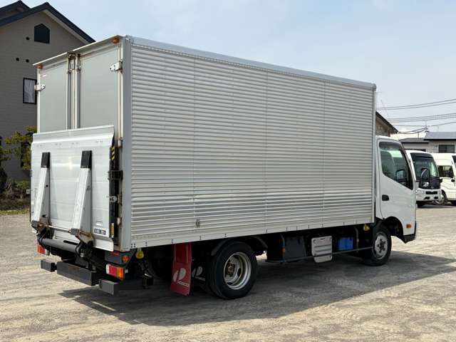 Hino Dutro 5