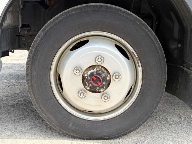Hino Dutro 9