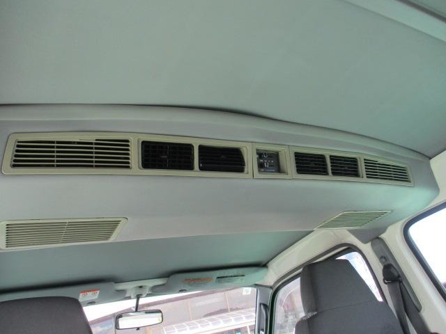Toyota Hiace 4