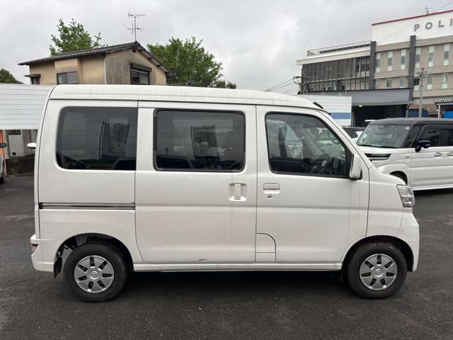 Toyota Pixis Van 11