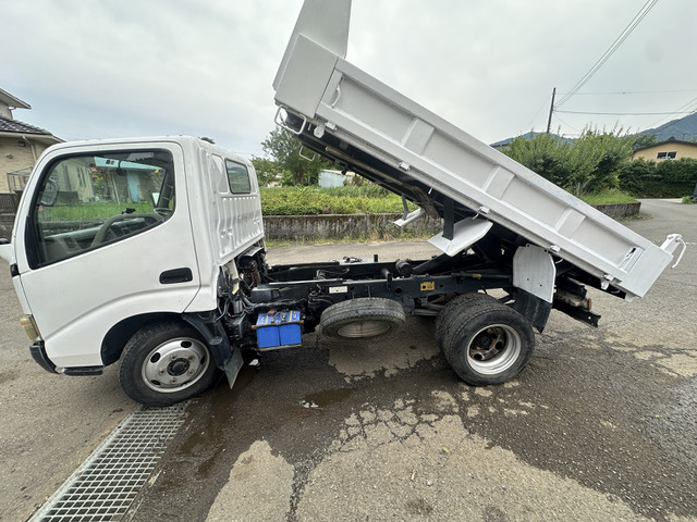 Hino Dutro 4