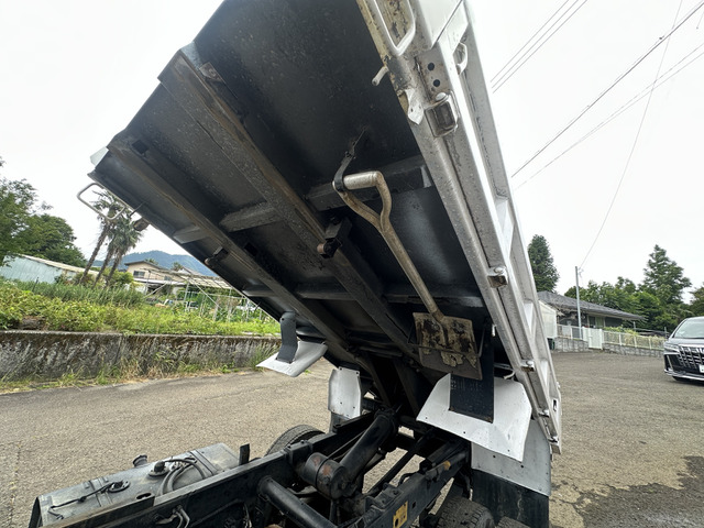 Hino Dutro 9