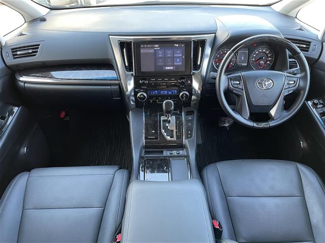 Toyota Alphard 3