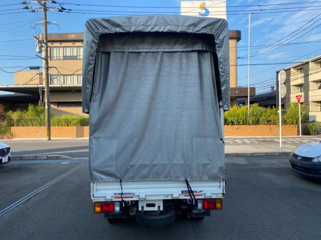 Isuzu Elf 6