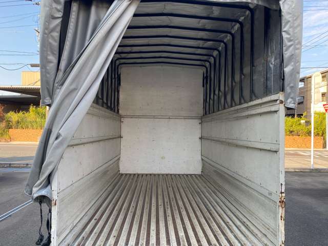 Isuzu Elf 7