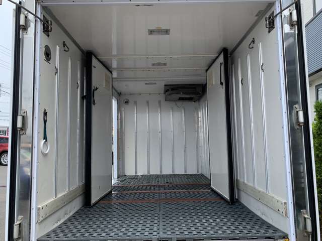 Isuzu Elf 12