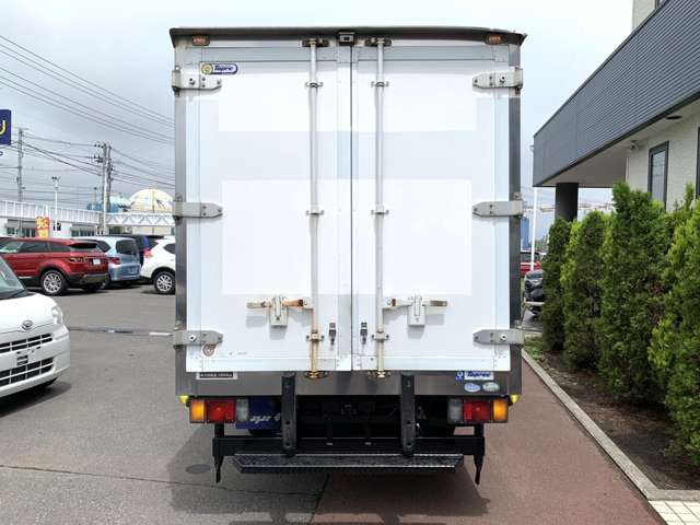 Isuzu Elf 8