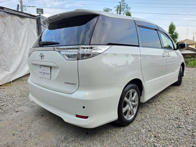 Toyota Estima 4