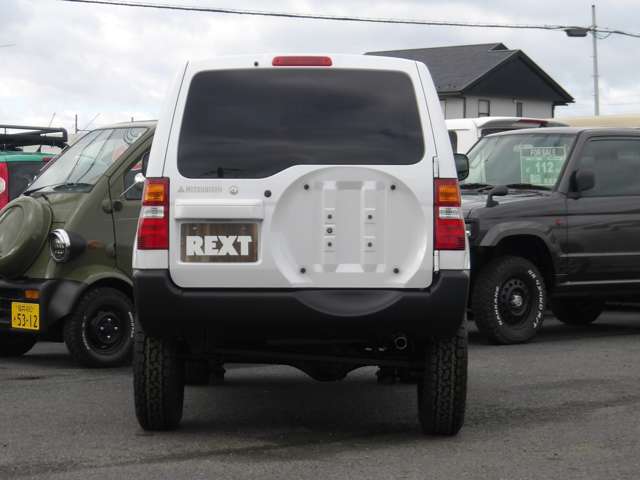 Mitsubishi Pajero Mini 8