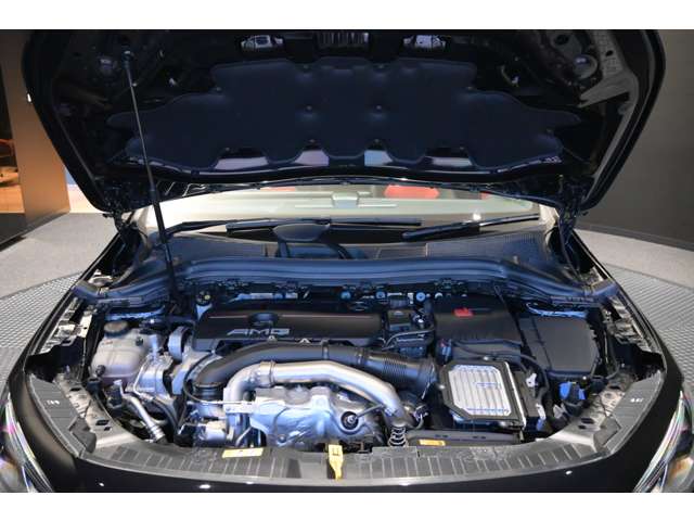Mercedes-Benz GLA-Class 11