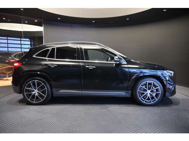 Mercedes-Benz GLA-Class 4