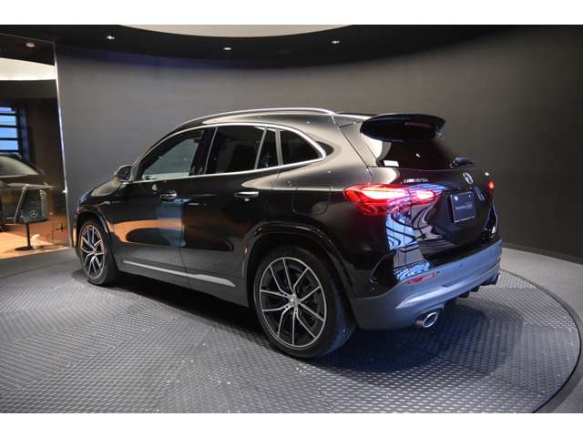 Mercedes-Benz GLA-Class 6