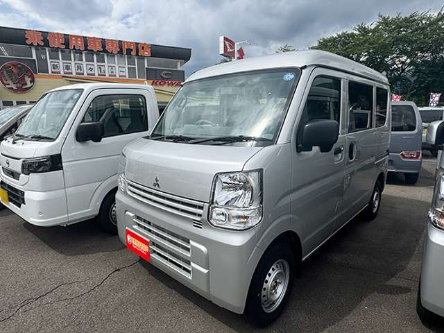 Mitsubishi Minicab Van 2