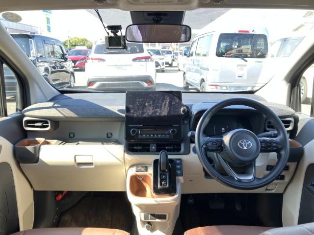 Toyota Sienta 3