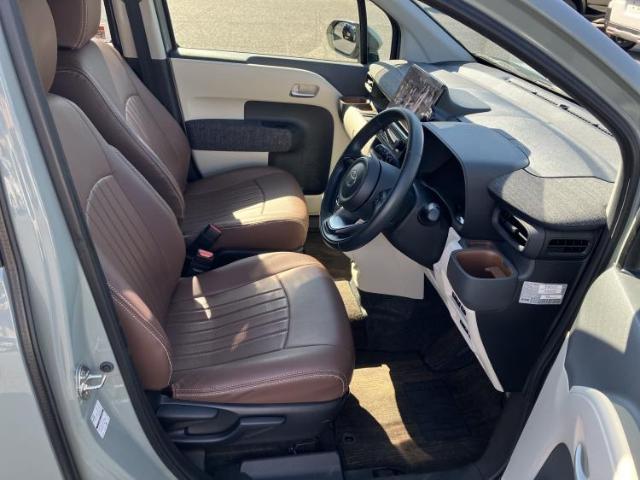 Toyota Sienta 8