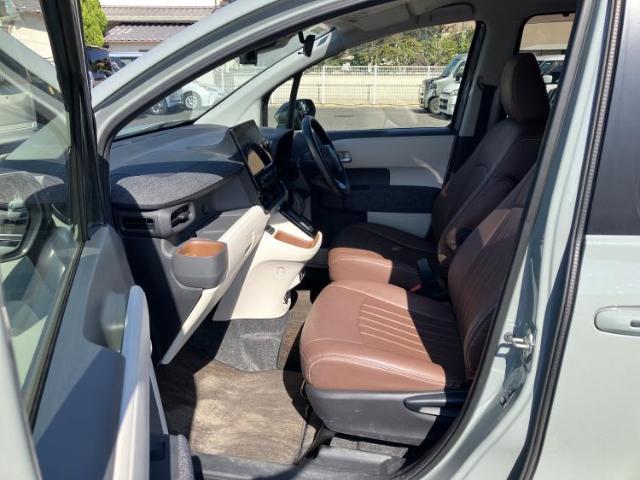 Toyota Sienta 10