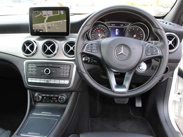 Mercedes-Benz GLA-Class 8