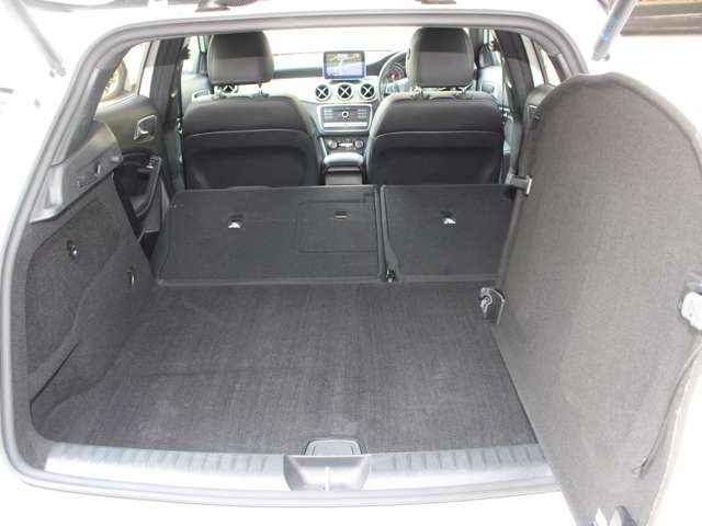 Mercedes-Benz GLA-Class 10