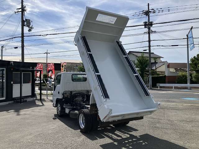 Isuzu Elf 6